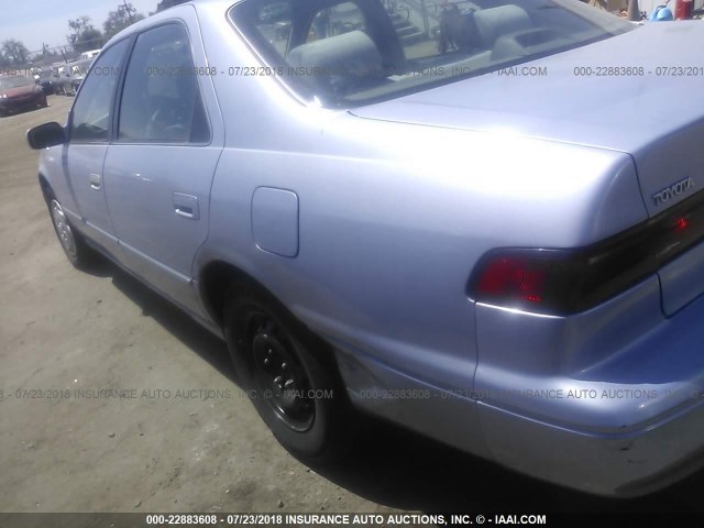 4T1BG22K8VU030650 - 1997 TOYOTA CAMRY CE/LE/XLE ღია ლურჯი ფოტო 6