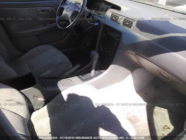 4T1BG22K8YU656476 - 2000 TOYOTA CAMRY CE/LE/XLE 棕色 照片 5