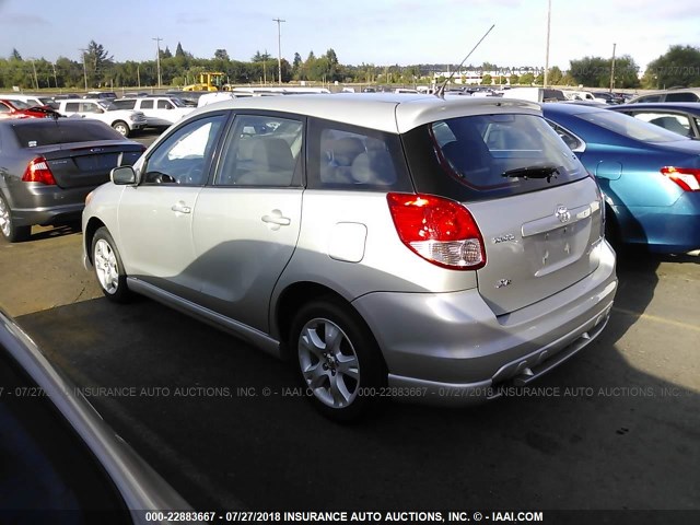 2T1KR32E24C242082 - 2004 TOYOTA COROLLA MATRIX XR SILVER photo 3