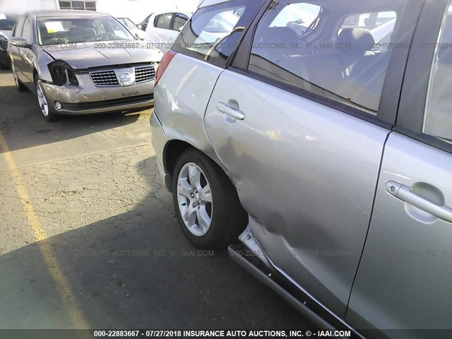 2T1KR32E24C242082 - 2004 TOYOTA COROLLA MATRIX XR SILVER photo 6