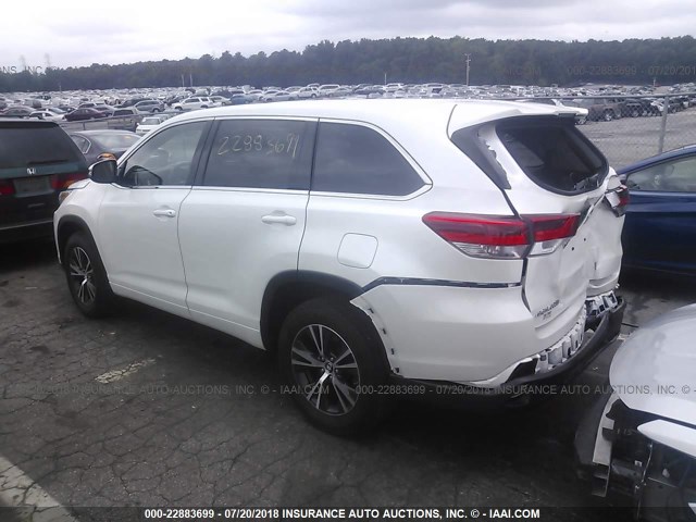 5TDZARFH1HS031952 - 2017 TOYOTA HIGHLANDER LE WHITE photo 3