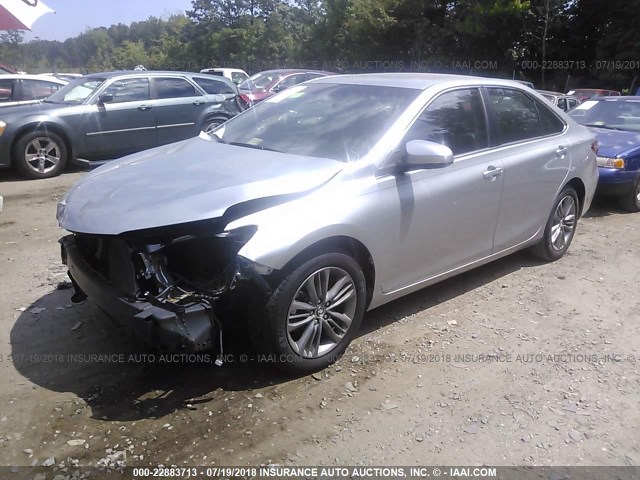 4T1BF1FK6GU157164 - 2016 TOYOTA CAMRY LE/XLE/SE/XSE SILVER photo 2