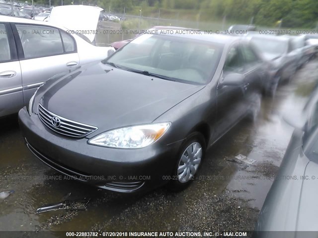 4T1BE32K15U969988 - 2005 TOYOTA CAMRY LE/XLE/SE 灰色 照片 2