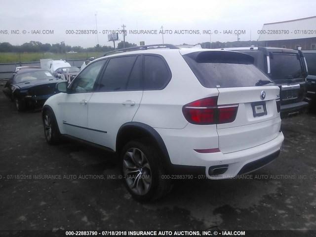 5UXZV8C58CL424381 - 2012 BMW X5 XDRIVE50I WHITE photo 3