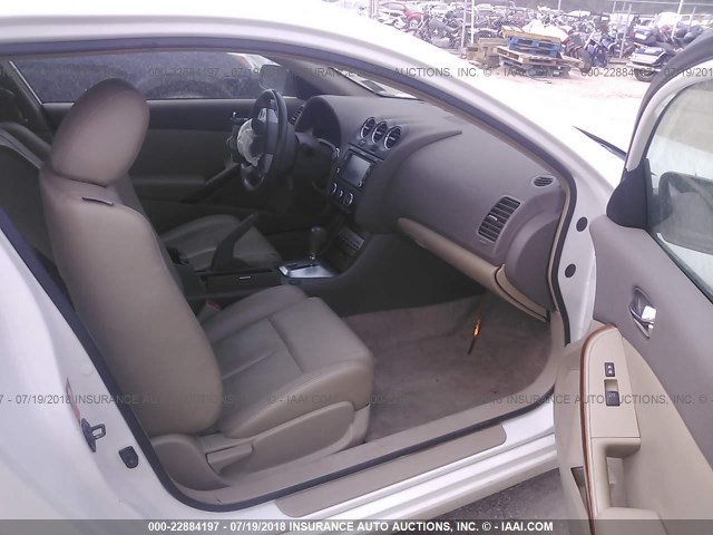 1N4BL24E58C220722 - 2008 NISSAN ALTIMA 3.5SE WHITE photo 5