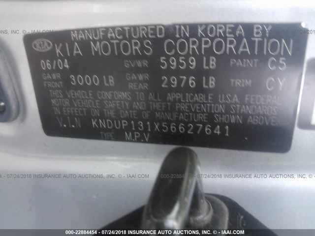 KNDUP131X56627641 - 2005 KIA SEDONA EX/LX SILVER photo 9