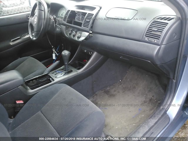 4T1BE32K42U526486 - 2002 TOYOTA CAMRY LE/XLE/SE Mavi foto 5