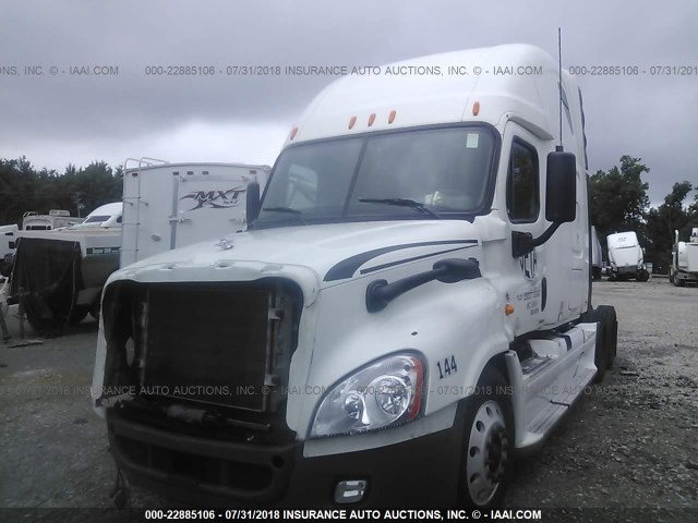 1FUJGLDR2ALAP1190 - 2010 FREIGHTLINER CASCADIA 125  WHITE photo 2