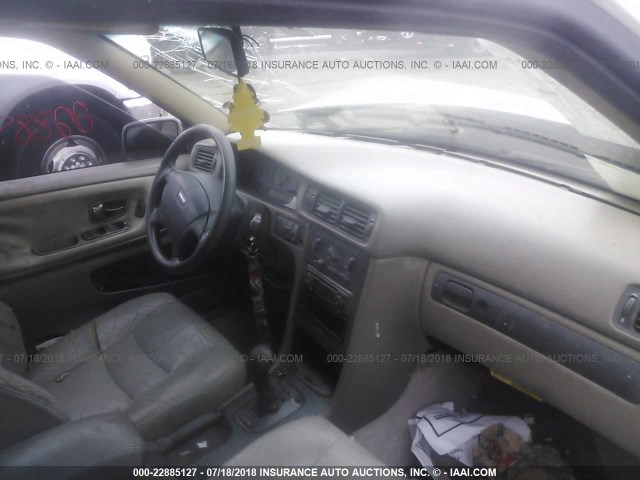 YV1LW5577W2476543 - 1998 VOLVO V70 WHITE photo 5