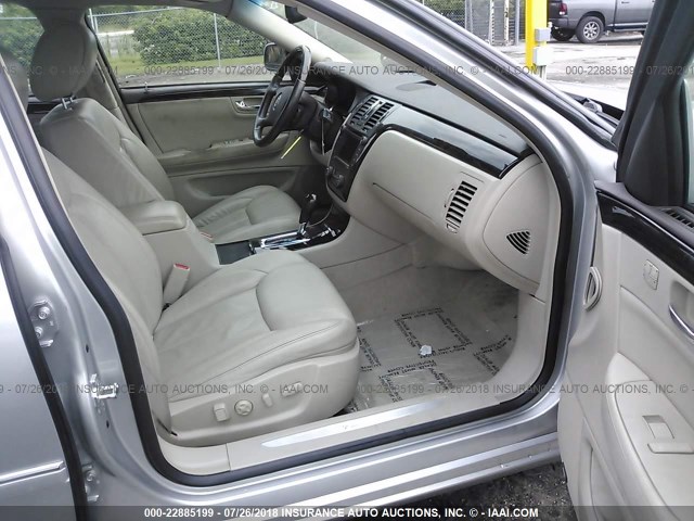 1G6KH5EY7AU136927 - 2010 CADILLAC DTS PREMIUM COLLECTION SILVER photo 5