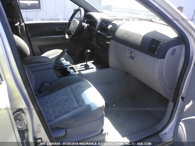 KNDJC733755494037 - 2005 KIA SORENTO EX/LX SILVER photo 5