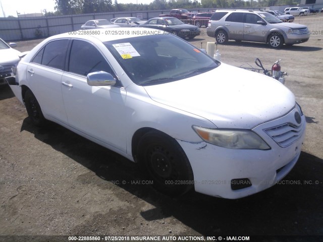 4T1BF3EK8AU552600 - 2010 TOYOTA CAMRY SE/LE/XLE თეთრი ფოტო 1