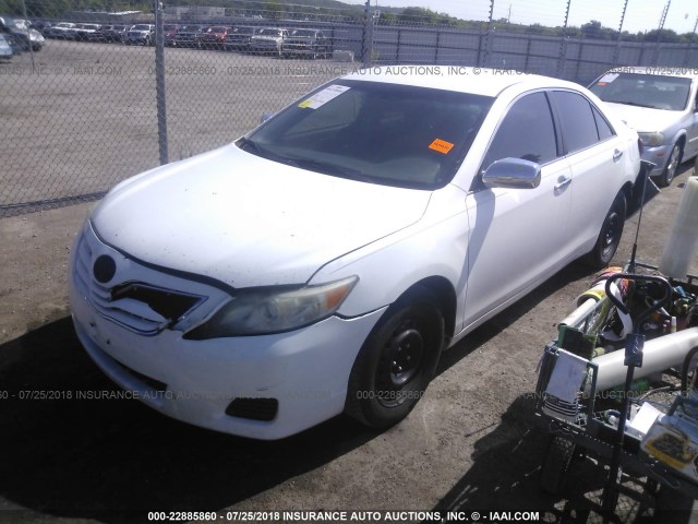 4T1BF3EK8AU552600 - 2010 TOYOTA CAMRY SE/LE/XLE თეთრი ფოტო 2