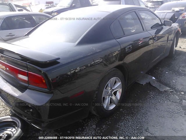 2C3CDXBG1DH501893 - 2013 DODGE CHARGER SE შავი ფოტო 4