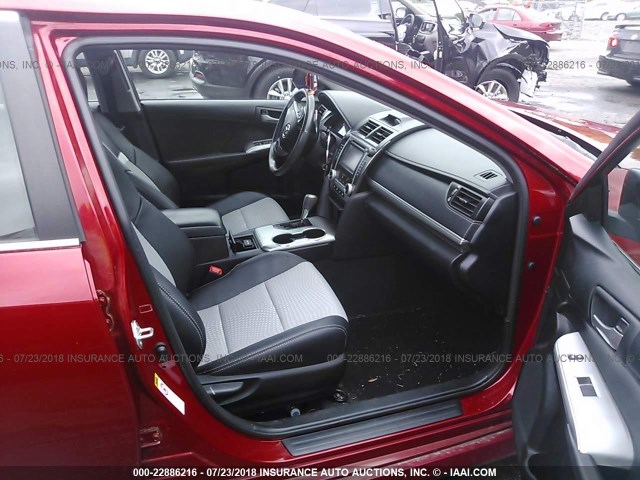 4T1BF1FK6CU591384 - 2012 TOYOTA CAMRY SE/LE/XLE RED photo 5