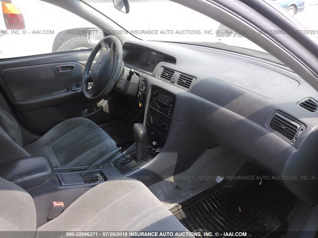 JT2BG22K210553399 - 2001 TOYOTA CAMRY CE/LE/XLE 银色 照片 5