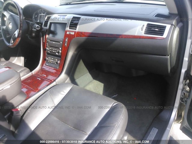 1GYUKBEF7AR111446 - 2010 CADILLAC ESCALADE LUXURY Gümüş foto 5
