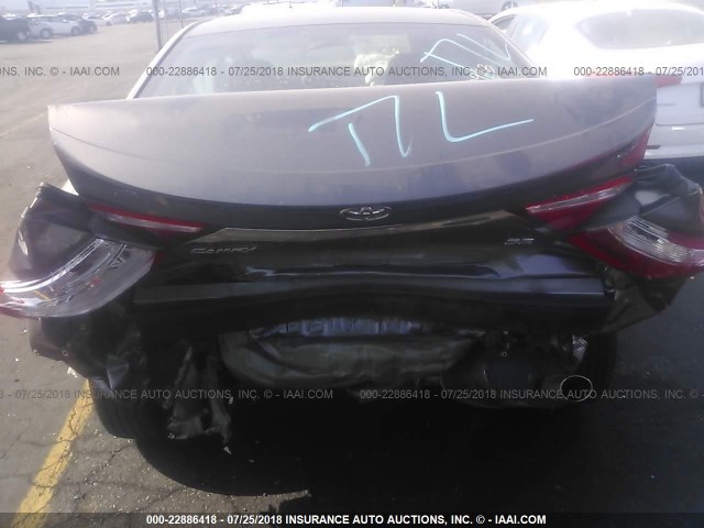 4T1BF1FK9HU741012 - 2017 TOYOTA CAMRY LE/XLE/SE/XSE GRAY photo 6