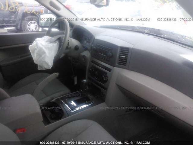 1J4HR48N05C516617 - 2005 JEEP GRAND CHEROKEE LAREDO/COLUMBIA/FREEDOM 灰色 照片 5