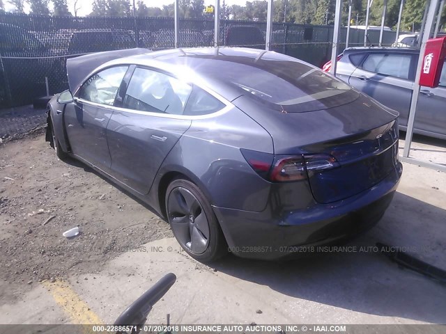 5YJ3E1EA9JF002824 - 2018 TESLA MODEL 3 ნაცრისფერი ფოტო 3