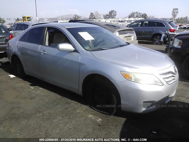 4T4BF3EK3AR083454 - 2010 TOYOTA CAMRY SE/LE/XLE ვერცხლისფერი ფოტო 1