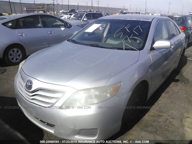 4T4BF3EK3AR083454 - 2010 TOYOTA CAMRY SE/LE/XLE ვერცხლისფერი ფოტო 2