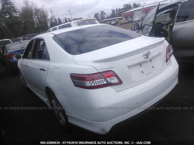 4T1BF3EK8AU514638 - 2010 TOYOTA CAMRY SE/LE/XLE თეთრი ფოტო 3