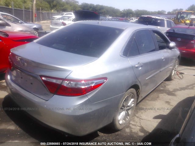 4T1BF1FK3FU492963 - 2015 TOYOTA CAMRY LE/XLE/SE/XSE SILVER photo 4