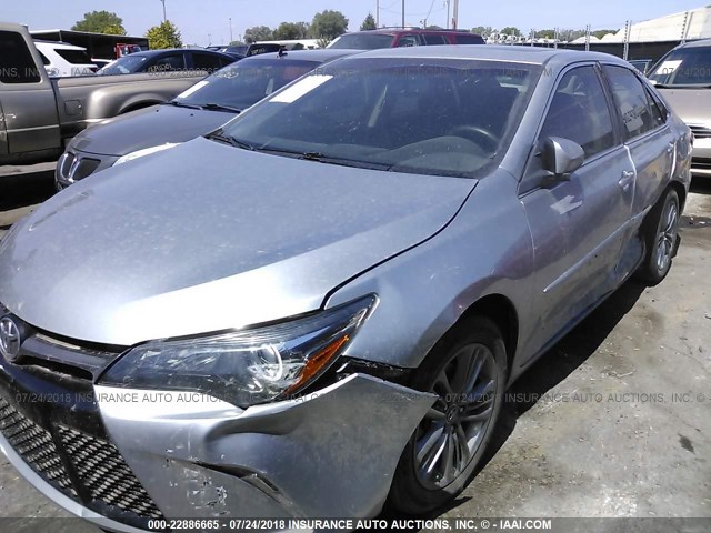 4T1BF1FK3FU492963 - 2015 TOYOTA CAMRY LE/XLE/SE/XSE SILVER photo 6