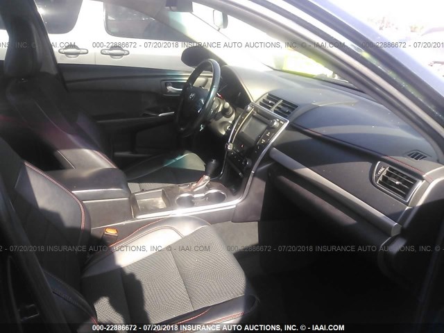 4T1BF1FK9GU212495 - 2016 TOYOTA CAMRY LE/XLE/SE/XSE 深蓝色 照片 5