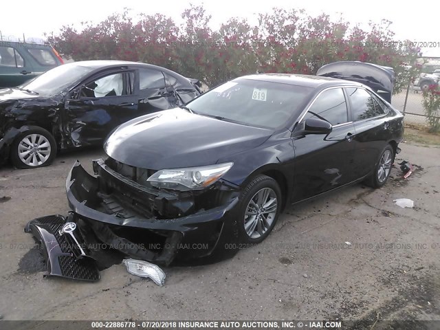 4T1BF1FKXFU889697 - 2015 TOYOTA CAMRY LE/XLE/SE/XSE BLACK photo 2