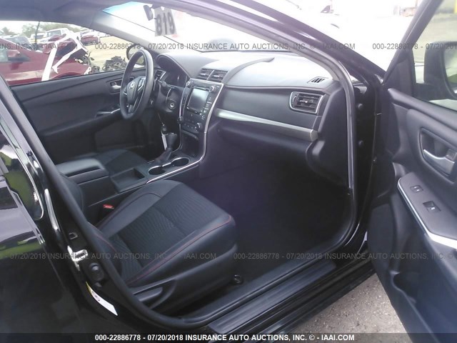 4T1BF1FKXFU889697 - 2015 TOYOTA CAMRY LE/XLE/SE/XSE BLACK photo 5