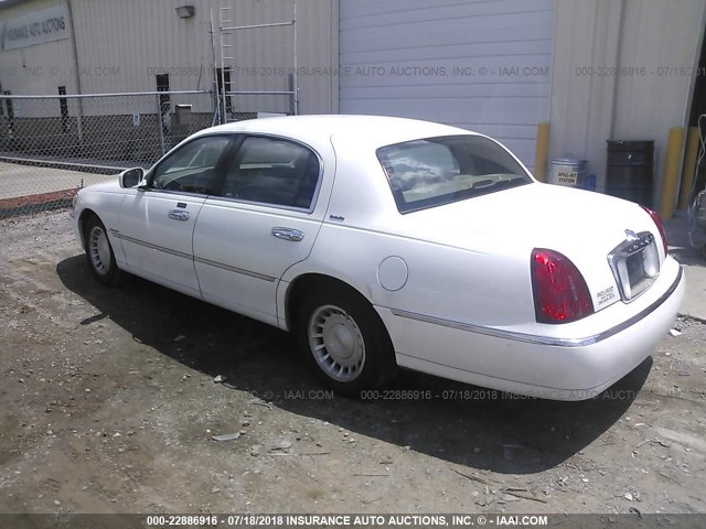 1LNHM81W5YY845024 - 2000 LINCOLN TOWN CAR EXECUTIVE WHITE photo 3