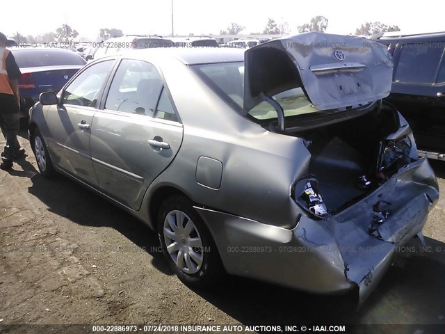 4T1BE32K45U542045 - 2005 TOYOTA CAMRY LE/XLE/SE Gümüş foto 3