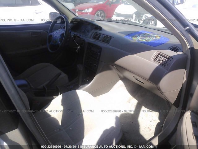 JT2BG22K510562601 - 2001 TOYOTA CAMRY CE/LE/XLE 棕色 照片 5