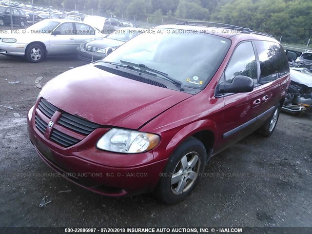 1D4GP45R15B313078 - 2005 DODGE CARAVAN SXT RED photo 2