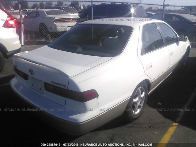 4T1BG22KXXU863045 - 1999 TOYOTA CAMRY CE/LE/XLE 白色 照片 4