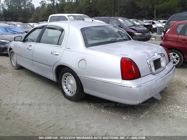 1LNHM81W31Y669144 - 2001 LINCOLN TOWN CAR EXECUTIVE GRAY photo 3