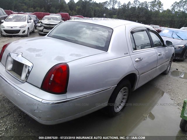 1LNHM81W31Y669144 - 2001 LINCOLN TOWN CAR EXECUTIVE GRAY photo 4