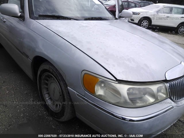 1LNHM81W31Y669144 - 2001 LINCOLN TOWN CAR EXECUTIVE GRAY photo 6