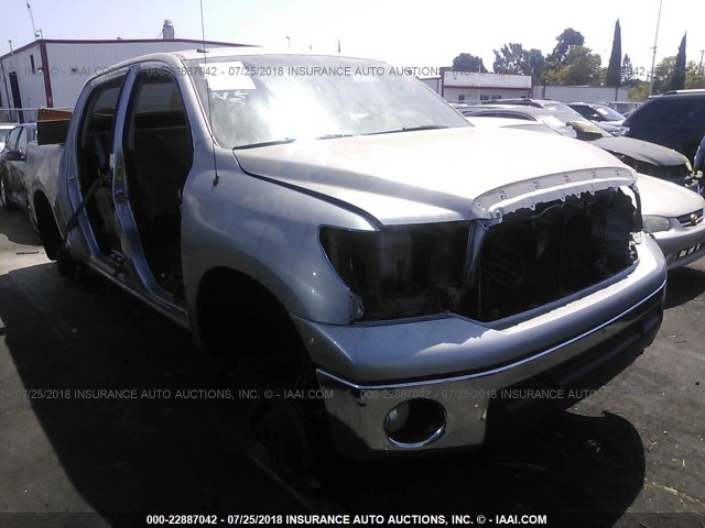 5TFEM5F15AX016758 - 2010 TOYOTA TUNDRA CREWMAX SR5 SILVER photo 1