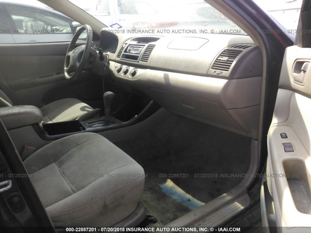 JTDBE32K820126412 - 2002 TOYOTA CAMRY LE/XLE/SE Bənövşəyi foto 5