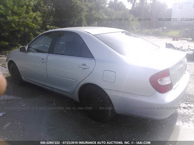 4T1BE32KX2U016837 - 2002 TOYOTA CAMRY LE/XLE/SE Gümüş foto 3