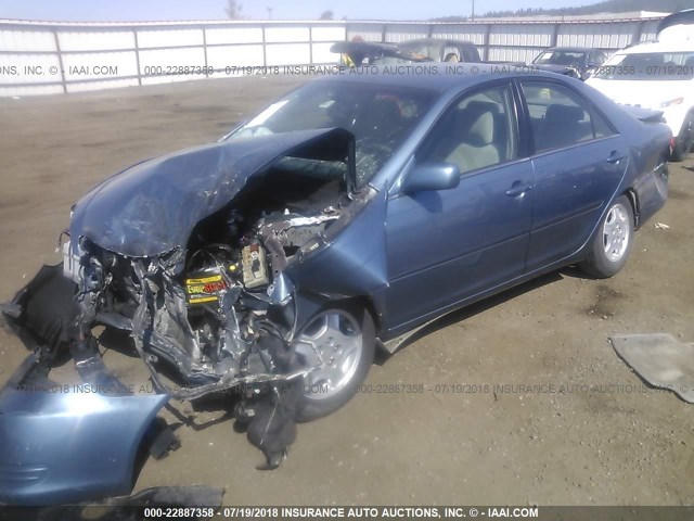 4T1BF32K52U526431 - 2002 TOYOTA CAMRY LE/XLE/SE BLUE photo 2