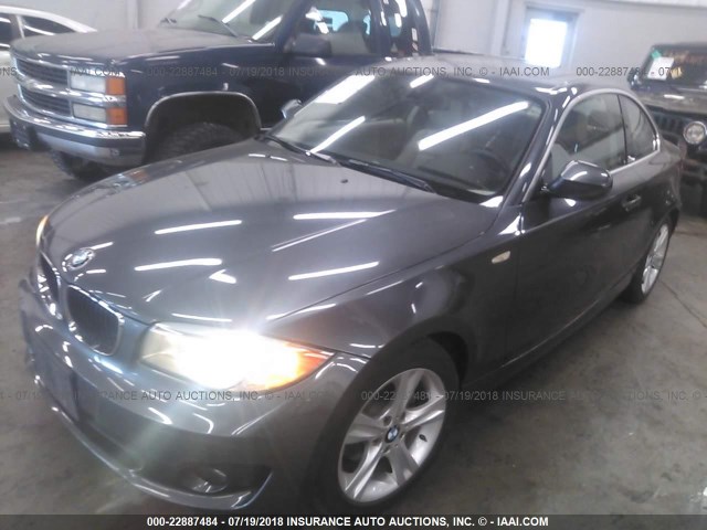 WBAUP7C53DVP24588 - 2013 BMW 128 I GRAY photo 2