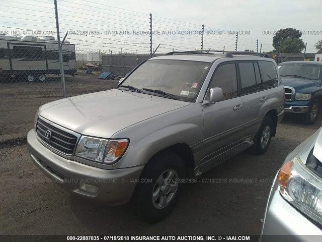 JT3HT05JXY0121629 - 2000 TOYOTA LAND CRUISER  SILVER photo 2