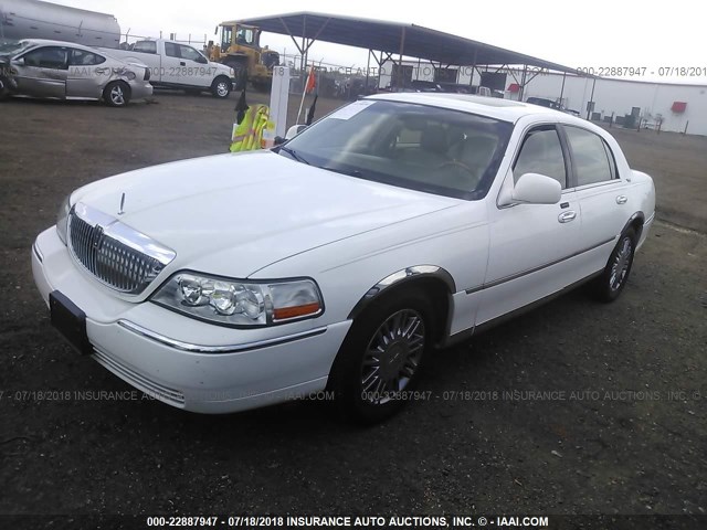 1LNHM82W27Y627281 - 2007 LINCOLN TOWN CAR SIGNATURE LIMITED WHITE photo 2