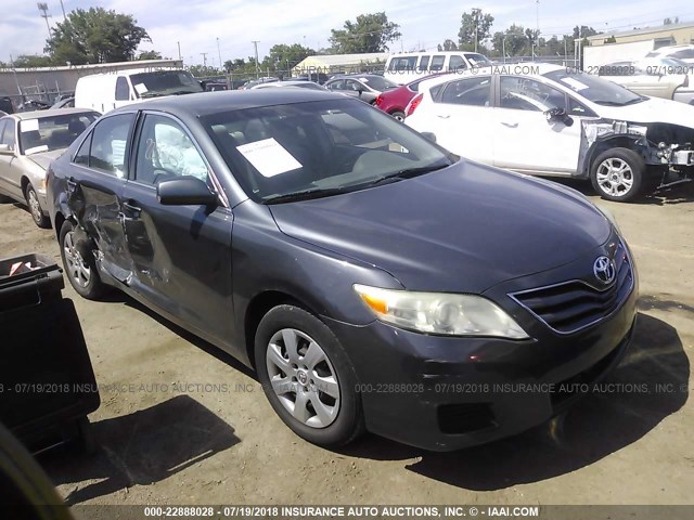 4T1BF3EK5BU606226 - 2011 TOYOTA CAMRY SE/LE/XLE GRAY photo 1