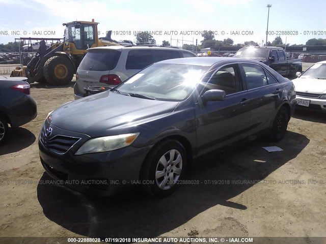 4T1BF3EK5BU606226 - 2011 TOYOTA CAMRY SE/LE/XLE GRAY photo 2
