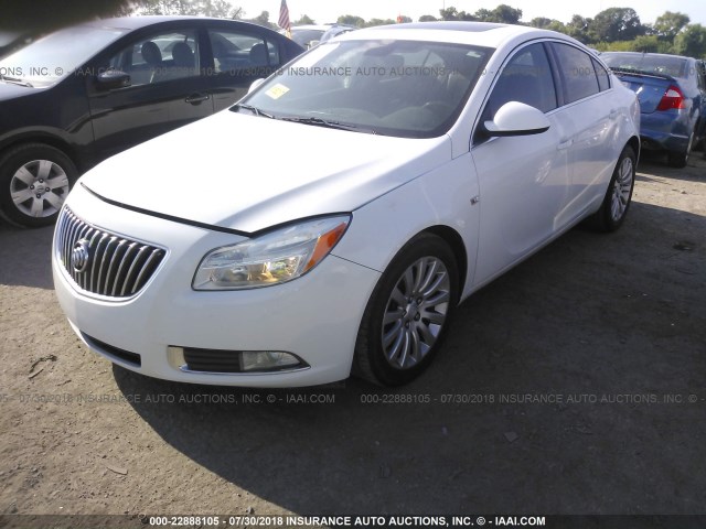 W04GP5EC1B1061956 - 2011 BUICK REGAL CXL WHITE photo 2